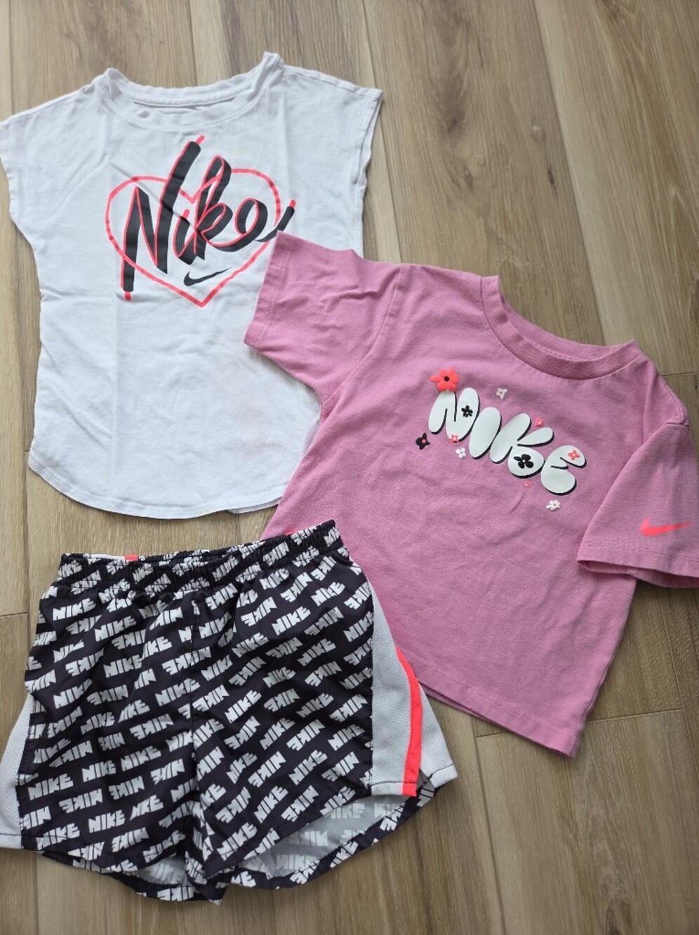 Girls 4 S Nike Shirt And Shorts Bundle